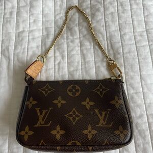 Louis vuitton mini pochette